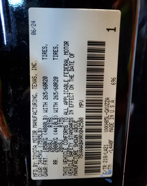 2024 Toyota Sequoia Sr5 из США, поврежденный, VIN 7SVAAABA9RX042500